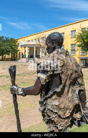 Statue en bronze de Matsebe Sekukuni, Roi de l'enfant, dans la cour du château de Bonne Espérance, Cape Town, Western Cape, Afrique du Sud Banque D'Images