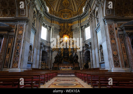 Cathedra Petri, Chaire de Saint Pierre et Gloria par Bernini dans l'abside de la Basilique Saint-Pierre, Vatican, Rome Banque D'Images