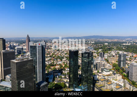 Au-dessus de Francfort, vue panoramique de l'horizon et gratte-ciel du quartier financier de la ville, Frankfurt am Main, Hesse, Allemagne Banque D'Images