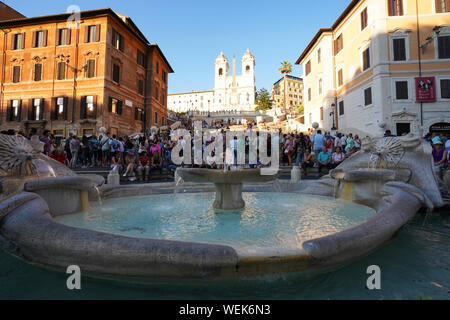 La fontaine Barcaccia Fontana et les Marches Espagnoles, la Trinità dei Monti, Rome, Latium, Italie, Europe Banque D'Images