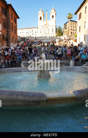 La fontaine Barcaccia Fontana et les Marches Espagnoles, la Trinità dei Monti, Rome, Latium, Italie, Europe Banque D'Images