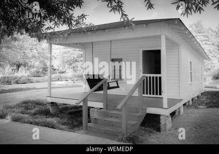 Le berceau de l'Elvis Aaron Presley en 1935 à Tupelo, MS, dans une maison construite par son père sur le terrain de la naissance d'Elvis Presley et de musée, Banque D'Images