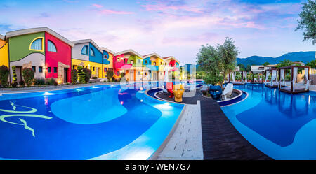 Skala Potamia, Thassos - 24 mai 2019 : endroit magnifique avec piscine et centre de villégiature près de Golden Beach sur Thassos, Mer Égée, Grèce Banque D'Images