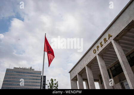 Tirana, Albanie - Mai 2019 : Le bâtiment de l'Opéra de Tirana downtown Banque D'Images