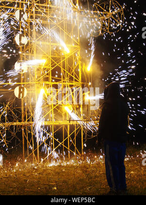 D'artifice à la Fiesta de Las Cruces" (Festival de la croix) ou "Cruz de Mayo" (croix) mai est une fête catholique célébrée le 3 mai dans de nombreuses régions d'Espagne et d'Amérique. Banque D'Images