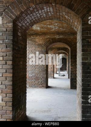 Close up de l'arches à l'intérieur de Fort Jefferson à Dry Tortugas National Park en Floride. Banque D'Images