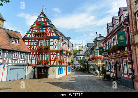 29 Août 2019 : (colorées à colombages, maisons maison Fachwerkhaus), Hotel, restaurant à proximité du marché de Idstein, Hessen (Hesse), en Allemagne. À proximité Banque D'Images