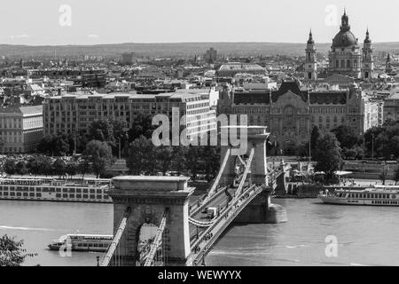 Budapest, Hongrie - le 11 août 2019 : paysage urbain de Budapest en noir et blanc Banque D'Images