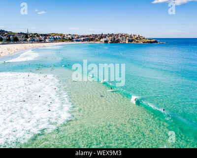 Vue aérienne de Bondi Beach avec eau bleue Banque D'Images