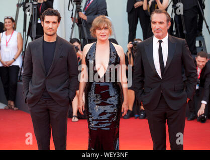 Venise, Italie, 30 août 2019, Jean Dujardin, Emmanuelle Seigner et Louis Garrel au gala projection du film J'accuse (un officier et un espion) à la 76e Festival du Film de Venise, la Sala Grande. Credit : Doreen Kennedy/Alamy Live News Banque D'Images