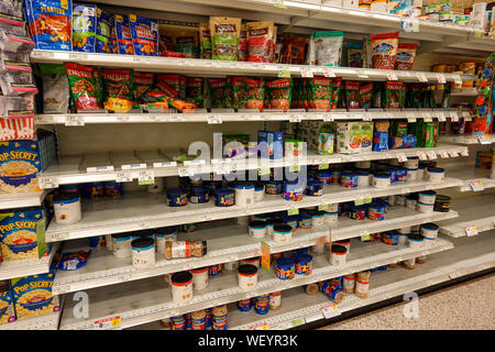 Orlando, FL/USA-8/30/19 : vide les tablettes des magasins d'aliments en conserve avant qu'un ouragan ou une tempête de neige. Banque D'Images