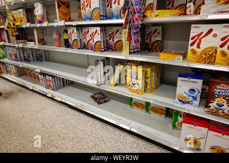 Orlando, FL/USA-8/30/19 : épicerie vide avant de céréales un ouragan ou une tempête de neige. Banque D'Images