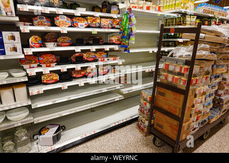 Orlando, FL/USA-8/30/19 : vide les tablettes des magasins d'aliments en conserve avant qu'un ouragan ou une tempête de neige. Banque D'Images