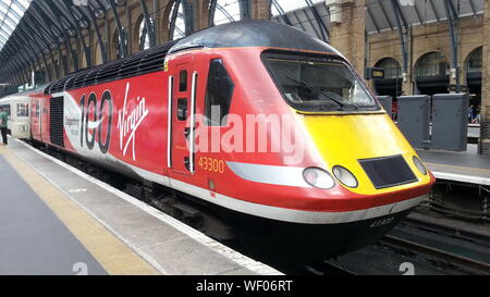 Virgin Trains Côte Est TVH classe 43 au London King's Cross Banque D'Images