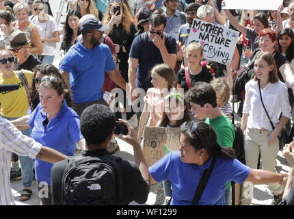 New York, NY, USA. Août 30, 2019. Organisation des Nations Unies, New York, USA, 30 août 2019 - Greta Thunberg, 16 ans, activiste climatique à partir de la Suède, rejoint les jeunes activistes du climat dans un FridaysForFuture protestation devant le siège de l'ONU.Photo : Luiz Rampelotto/EuropaNewswire.Crédit photo obligatoire. Credit : Luiz Rampelotto/ZUMA/Alamy Fil Live News Banque D'Images