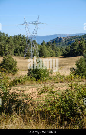 Tour de l'électricité haute tension, Parc Naturel de los Montes Obarenes, Province de Burgos, Espagne Banque D'Images