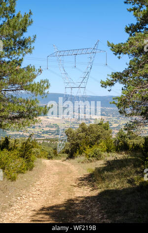 Tour de l'électricité haute tension, Parc Naturel de los Montes Obarenes, Province de Burgos, Espagne Banque D'Images