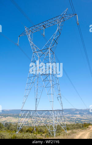 Tour de l'électricité haute tension, Parc Naturel de los Montes Obarenes, Province de Burgos, Espagne Banque D'Images