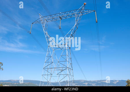 Tour de l'électricité haute tension, Parc Naturel de los Montes Obarenes, Province de Burgos, Espagne Banque D'Images