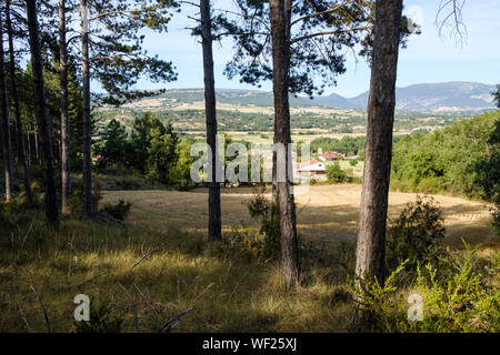 Village d'Quintanaseca et vallée de Tobalina vu depuis le Parc Naturel de los Montes Obarenes, Province de Burgos, Espagne Banque D'Images