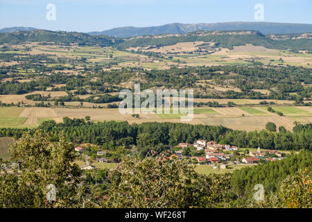 Village d'Quintanaseca et vallée de Tobalina vu depuis le Parc Naturel de los Montes Obarenes, Province de Burgos, Espagne Banque D'Images