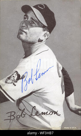 Photo autographiée de joueur de baseball Hall of Fame Bob Lemon qui a joué dans les années 40 et 50. Banque D'Images