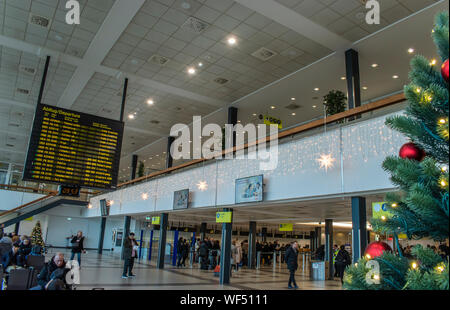 Berlin, Allemagne - le 10 décembre 2018 : l'intérieur d'un terminal de l'aéroport international de Schönefeld SXF. Banque D'Images