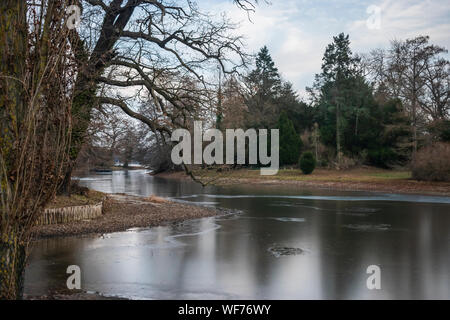 Vue sur lac Worlitzer dans le royaume des jardins de Dessau-Wörlitz, Allemagne. Banque D'Images