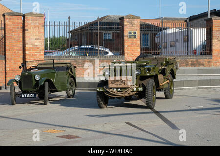 Les véhicules militaires classiques de l'afficheur pendant le Festival Rétro de Gloucester, au sud-ouest de l'Angleterre Banque D'Images