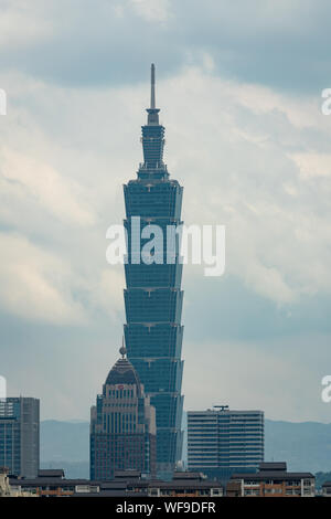 TAIPEI, TAIWAN - Le 19 mai 2019 : Paysage de Taipei 101 à côté de l'Aéroport de Taipei Songshan à Taipei, Taiwan. Banque D'Images