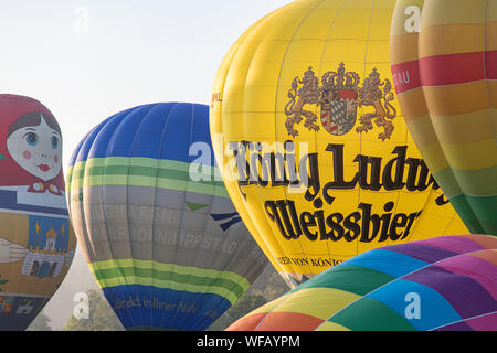 Warstein, Allemagne. Août 31, 2019. Ballons à air chaud au début de la 29ème Montgolfiade Warsteiner International le samedi matin. Photo : Markus Kluemper/dpa/Alamy Live News Banque D'Images