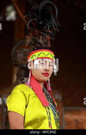 Portrait d'une femme dans la tribu Garo Hornbill Festival, Nagaland, Inde Banque D'Images