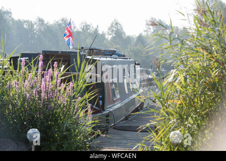 Bateau sur l'eau la maison de vacances Banque D'Images