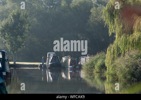 Bateau sur l'eau la maison de vacances Banque D'Images