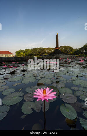 Monumen Balai Kota Tugu Malang Alun Alun situé dans le centre de la ville de Malang est de Java en Indonésie Banque D'Images