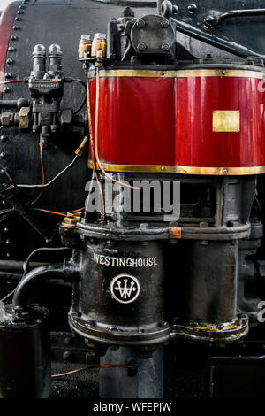 K190 Train à vapeur rouge à l'époque victorienne de la gare de Geelong Victoria Australie Melbourne, Westinghouse air du compresseur de la pompe à eau Banque D'Images