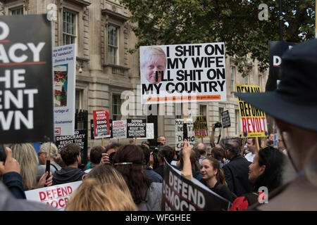 Boris Johnson anti manifestation devant Downing Street No 10, le 31 Aug 2019, Londres UK Banque D'Images