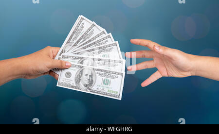 La main d'affaires d'envoyer de l'argent, billets de banque, prendre de l'argent, des concepts de paiement Banque D'Images