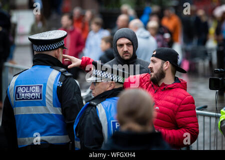 Manchester, UK. 31 août, 2019. Une contre-manifestation a perturbé l'arrêter la protestation de coup comme un petit nombre de partisans Pro-Brexit ont exprimé leur opinion à propos de Boris Johnson décision de suspendre le parlement. Andy Barton/Alamy Live News Banque D'Images