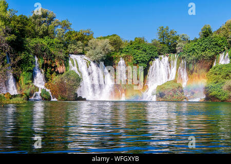 Arc-en-ciel sur la cascade de Kravica, Bosnie-Herzégovine Banque D'Images