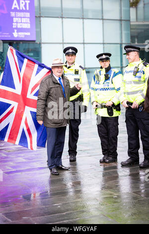 Manchester, UK. 31 août, 2019. Une contre-manifestation a perturbé l'arrêter la protestation de coup comme un petit nombre de partisans Pro-Brexit ont exprimé leur opinion à propos de Boris Johnson décision de suspendre le parlement. Andy Barton/Alamy Live News Banque D'Images