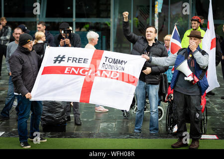 Manchester, UK. 31 août, 2019. Une contre-manifestation a perturbé l'arrêter la protestation de coup comme un petit nombre de partisans Pro-Brexit ont exprimé leur opinion à propos de Boris Johnson décision de suspendre le parlement. Andy Barton/Alamy Live News Banque D'Images