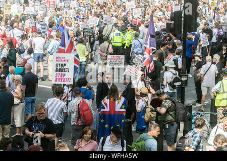 Londres, Royaume-Uni. 31 août 2019. Des milliers de sympathisants et de militants pro restent à démontrer à Whitehall mars contre la décision du gouvernement de suspendre le Parlement du 9 septembre au 14 octobre par le premier ministre Boris Johnson Crédit : amer ghazzal/Alamy Live News Banque D'Images