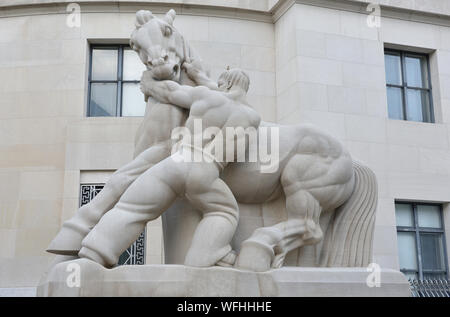 Le contrôle du commerce de l'Homme statue, Federal Trade Commission Building, Washington, DC, USA Banque D'Images