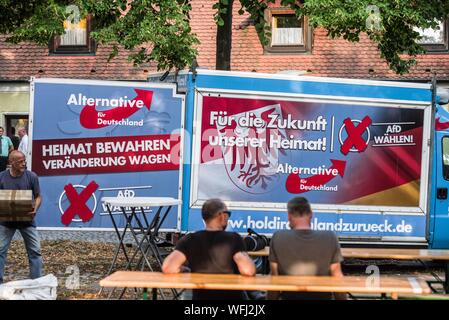 Koenigs Wusterhausen, Brandenburg, Allemagne. 30 août 2019, Koenigs Wusterhausen, Brandebourg, Allemagne : visant à être le parti le plus fort dans l'Est de l'état de Brandebourg, Allemagne, l'AfD a tenu une élection Wahlparty (fête) à Koenigs Wusterhausen. En présence de personnalités comme Andreas Gablenz, qui a récemment été divulgation avec des connexions à droite-milieux extrémistes, Bjoern Hoecke, la Talonnette femme ESD de l'AfD en Thuringe, et Joerg urbain, l'extrême-droite de l'AfD en Saxe. Joerg Meuthen de l'AfD dans le Parlement européen n'apparaît pas, en dépit d'être annoncé. (Ima Crédit Banque D'Images