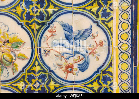 Panneaux de sol carrelé à l'intérieur du marché Ribeira, Lisbonne Banque D'Images