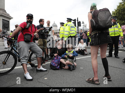 Londres, Royaume-Uni. 31 août 2019. Anti-Brexit manifestants bloquer la route au centre de Londres pour se plaindre de la décision du Premier ministre britannique à fermer le parlement à fo de force une no deal Brexit à Londres le samedi, 31 août, 2019. Des protestations ont lieu dans tout le pays pour forcer le gouvernement à repenser leur décision. Photo par Hugo Philpott/UPI UPI : Crédit/Alamy Live News Banque D'Images