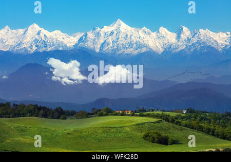 Garhwal Himalaya montagnes avec paysage pittoresque à l'Uttarakhand, Inde, Binsar Banque D'Images