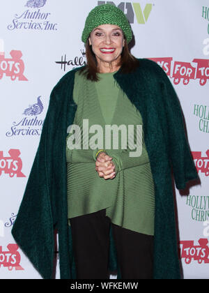 Hollywood, États-Unis. 06Th Nov, 2013. (Dossier) Valerie Harper meurt à 80. HOLLYWOOD, LOS ANGELES, CALIFORNIE, USA - 01 décembre : L'actrice Valerie Harper arrive à la 82e Conférence annuelle de l'Hollywood Parade de Noël sur Hollywood Blvd. Le 1 décembre 2013 à Hollywood, Californie, États-Unis. (Photo par Xavier Collin/Image Crédit : Agence de Presse) L'agence de presse Image/Alamy Live News Banque D'Images