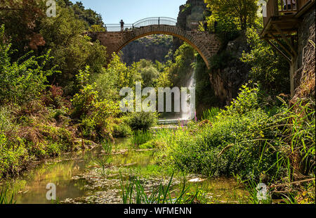 Clandras Le pont a été construit sur le ruisseau Banaz environ il y a 2500 ans Banque D'Images